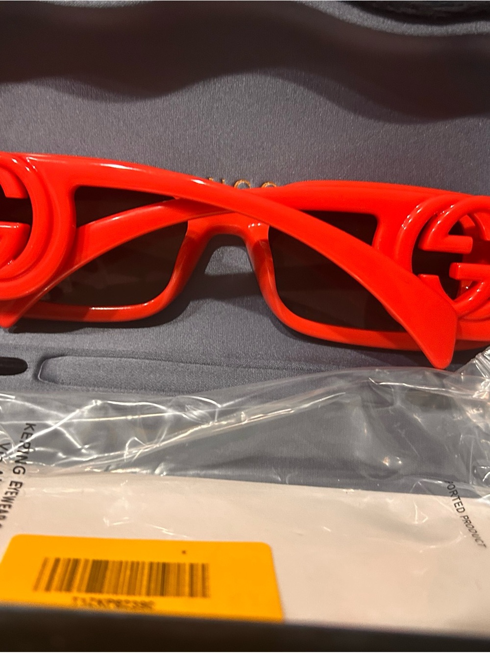 Gucci Red Statement Rectangular Sunglasses - Picture 2 of 5